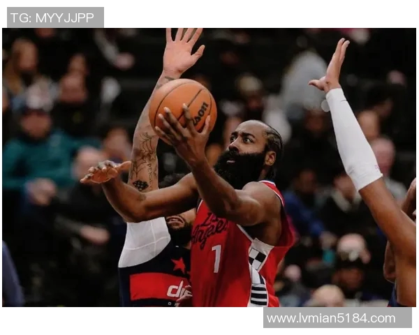 篮球明星梳辫子造型展现个性魅力引发球迷热议与时尚潮流结合的全新风格